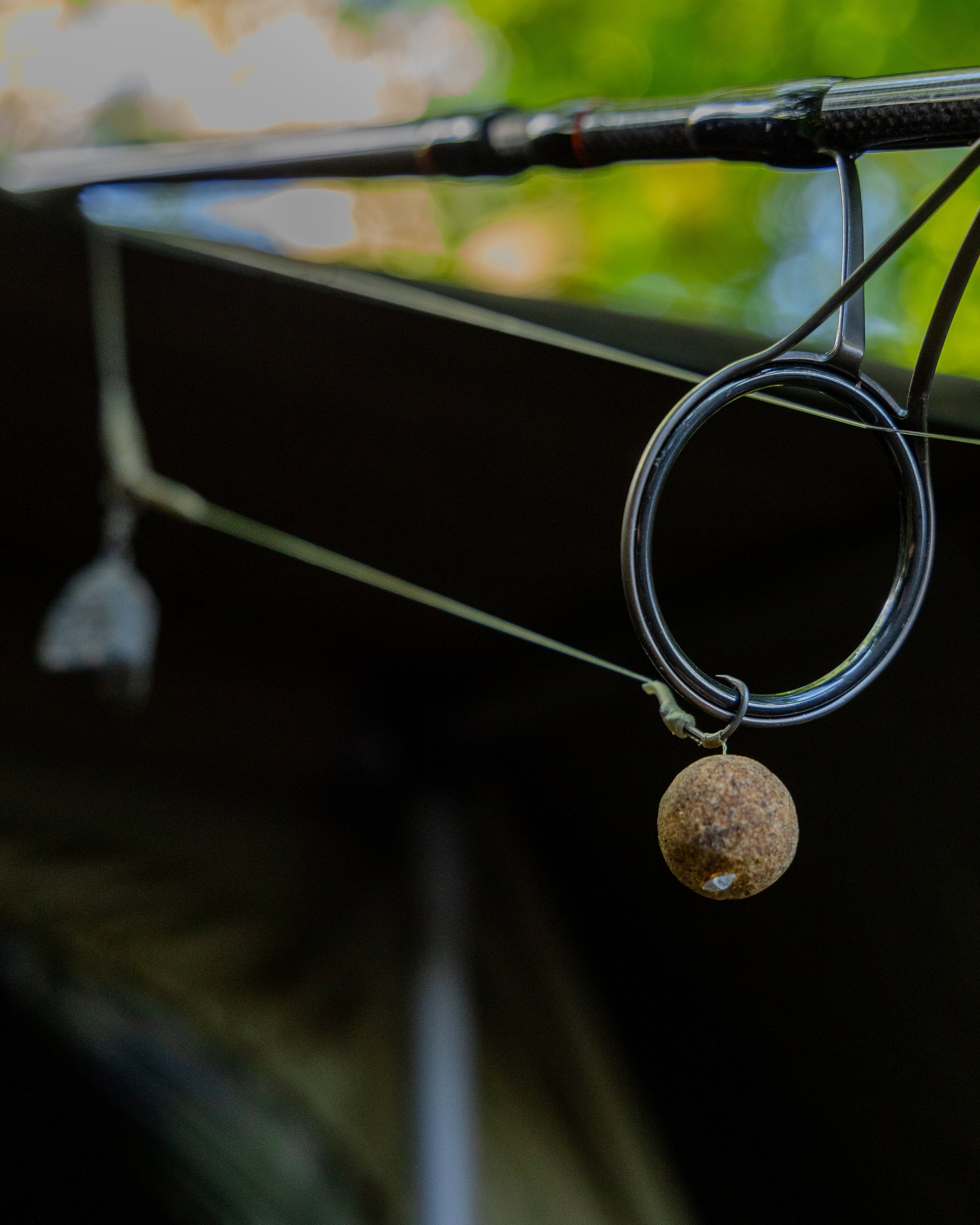 Fox - Edges Wide Gape Size 4 25lb Camotex Semi Stiff 2pcs