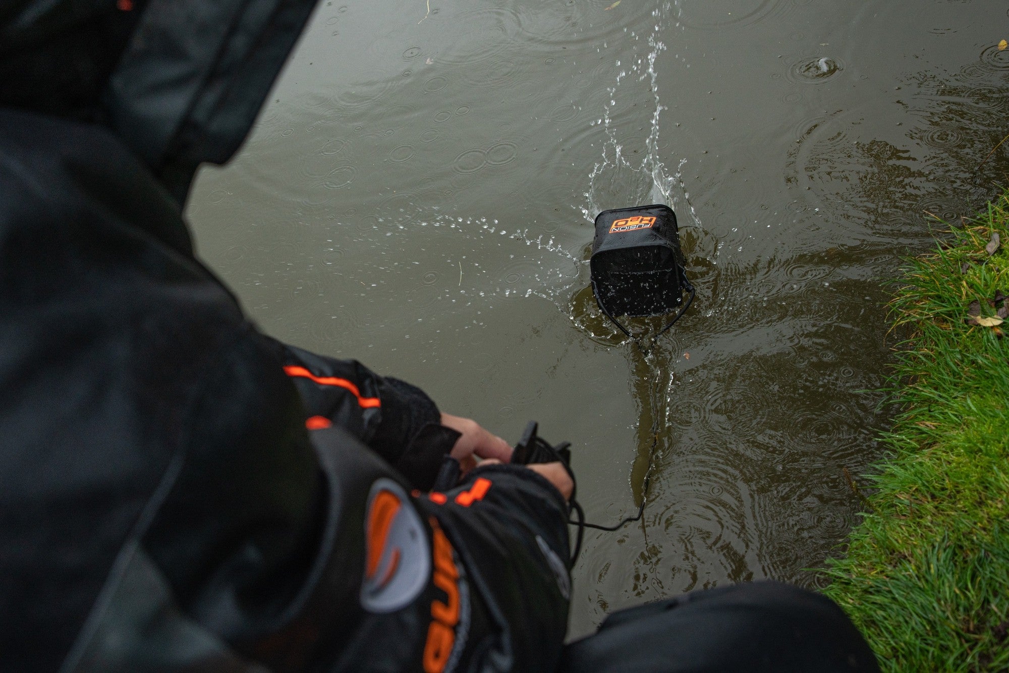 Guru - Fusion H2O Water Bucket