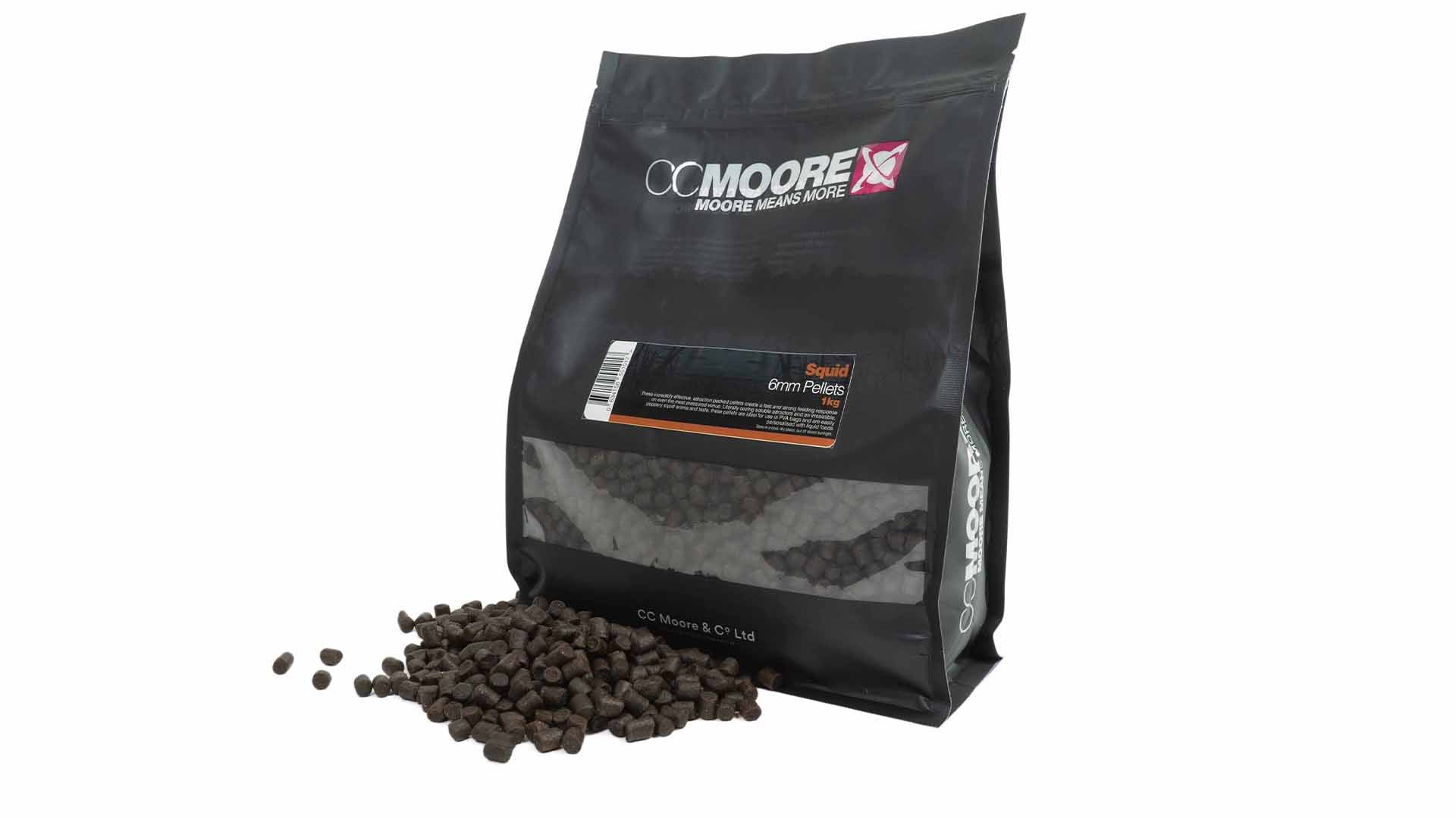 CC Moore Squid Pellets 6mm 1kg resealable bag with dark sinking carp pellets